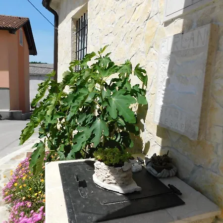 Kamnita Hisa Stari Klesar *