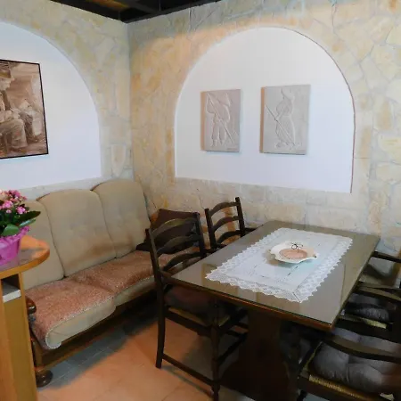 Kamnita Hisa Stari Klesar 펜션 *