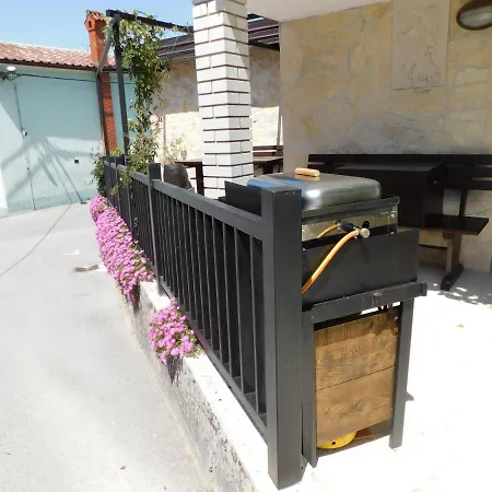Kamnita Hisa Stari Klesar Holiday home