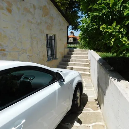 Kamnita Hisa Stari Klesar 伊利尔斯卡比斯特里察