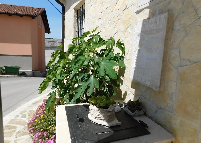 Kamnita Hisa Stari Klesar *