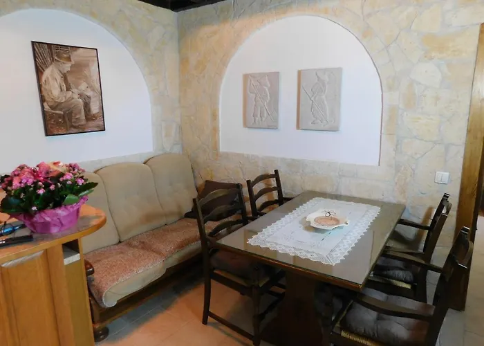 Kamnita Hisa Stari Klesar בית נופש *