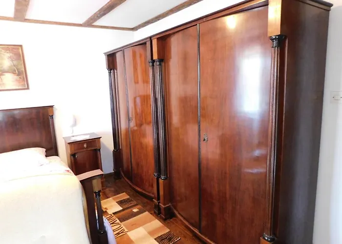 Kamnita Hisa Stari Klesar בית נופש