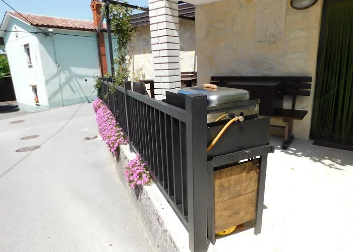 Kamnita Hisa Stari Klesar בית נופש