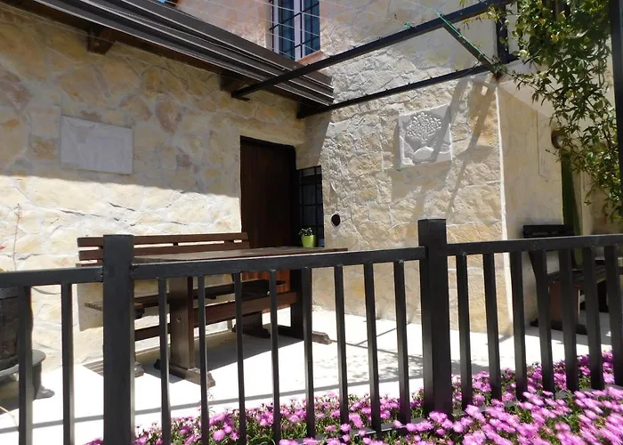 Kamnita Hisa Stari Klesar בית נופש