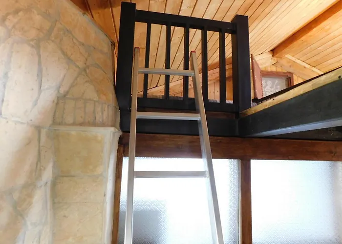 Kamnita Hisa Stari Klesar בית נופש