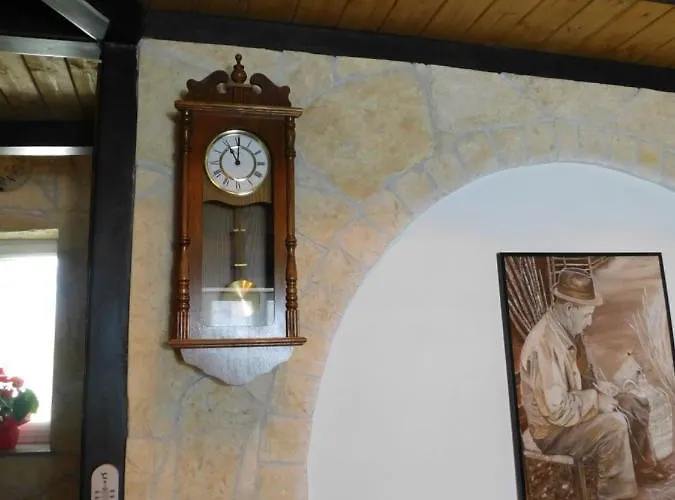 Kamnita Hisa Stari Klesar בית נופש